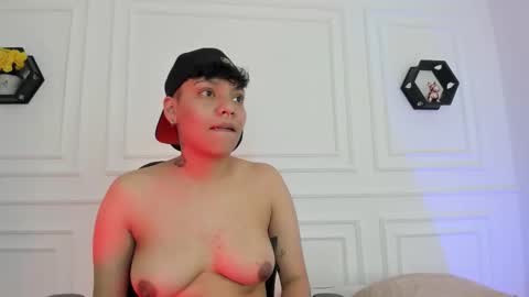 emma_and_thom online show from March 9, 6:33 pm