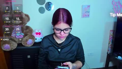 emma_boo_ online show from March 28, 5:01 pm