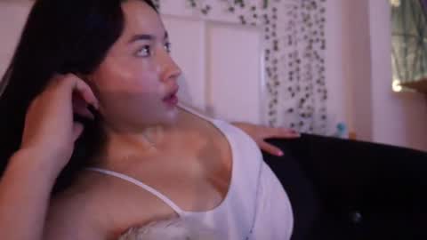 emma_johnson_ online show from December 17, 2:33 am