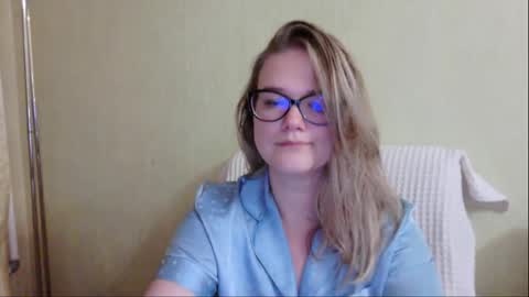 emma_misty_ online show from October 17, 5:49 pm