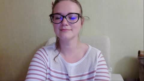 emma_misty_ online show from October 16, 5:48 pm
