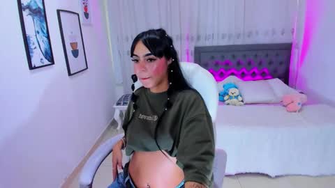 emma_rouxx online show from March 26, 7:04 pm