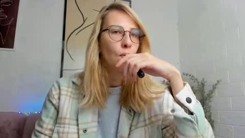 emmakriss online show from January 11, 11:12 am