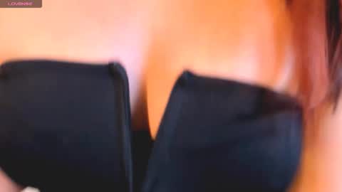 emmanaughty_ online show from October 27, 10:15 pm