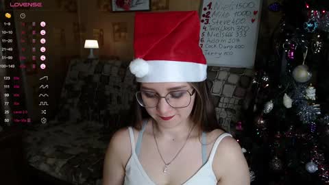 Mia online show from December 15, 1:54 pm