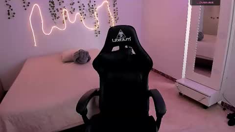 Emma Torres online show from October 13, 1:47 pm