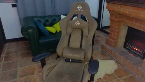 Mia online show from October 8, 5:50 pm