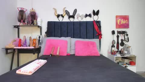          online show from October 28, 1:28 pm