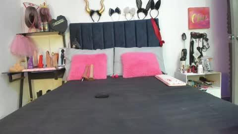          online show from April 18, 12:40 pm