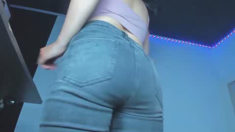 emmily_jade_ online show from June 20, 4:43 pm