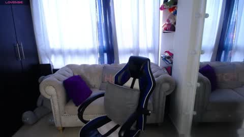 Emmily online show from January 3, 9:57 pm