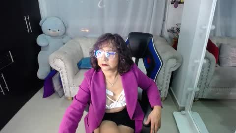 Emmily online show from February 11, 11:33 pm