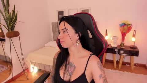 Emmy Evans  online show from March 4, 8:05 pm