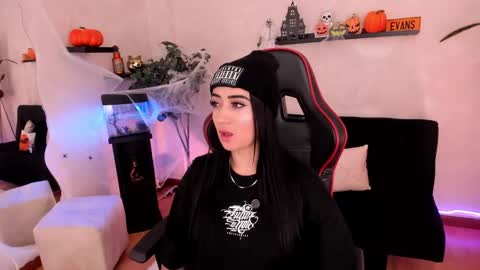 Emmy Evans  online show from October 17, 7:39 pm