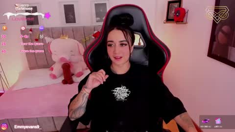 Emmy Evans  online show from December 18, 3:55 pm