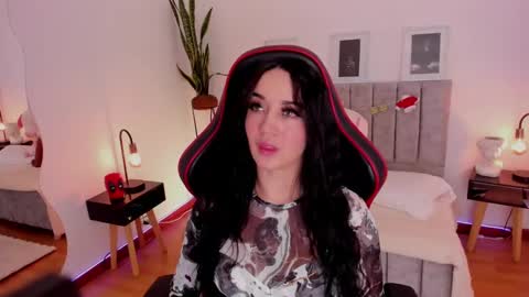 Emmy Evans  online show from December 28, 8:15 pm