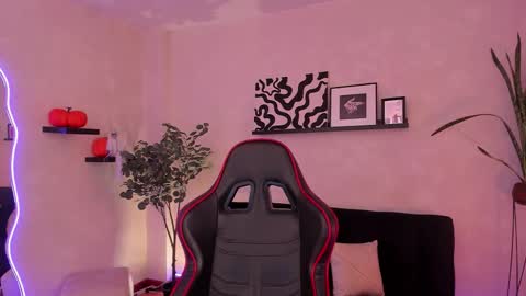 Emmy Evans  online show from September 30, 8:46 pm