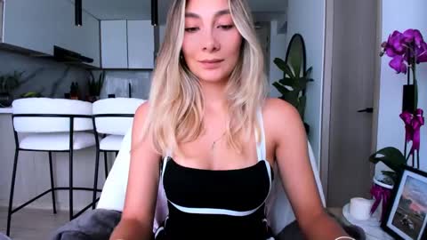 emyconneer online show from March 2, 7:30 pm