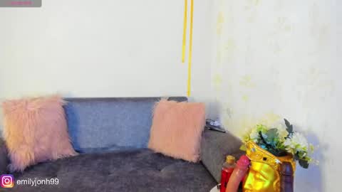 EMYLY  online show from January 26, 6:37 pm