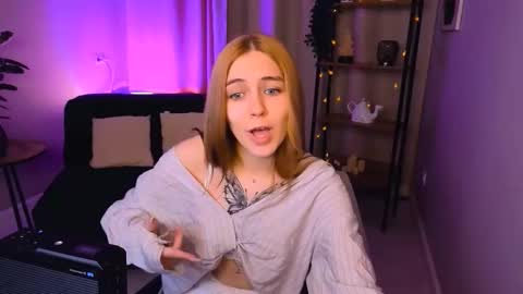 enchanted_bella online show from December 20, 2:10 pm