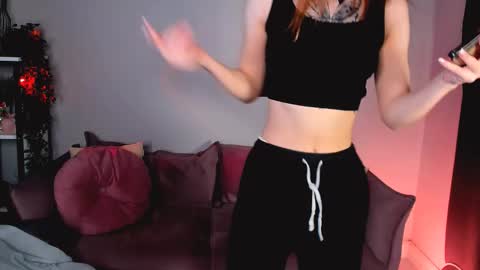 enchanted_bella online show from December 16, 1:39 pm