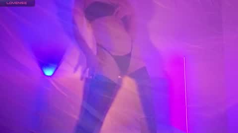 enjoyeverymoment_ online show from November 26, 6:31 pm