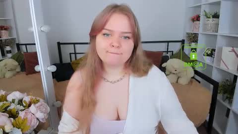 erica_love_ online show from December 14, 7:03 am