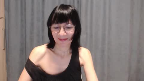 ericablack8 online show from December 22, 1:25 pm