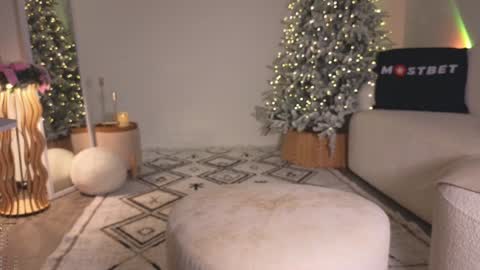 Call me Erica online show from December 23, 9:05 am