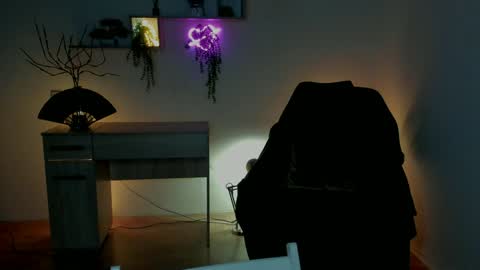 EricaPowers online show from December 19, 9:51 am