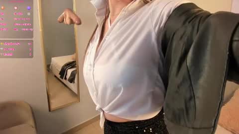 Escarlet online show from June 4, 3:27 pm