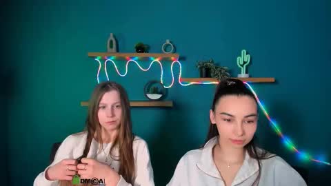 esme_moore_ online show from December 4, 9:33 am