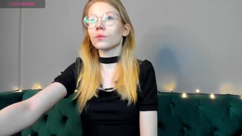 Esme Runn online show from January 13, 10:25 am