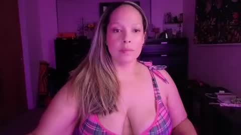Esme Luv online show from June 16, 1:17 am