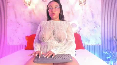 esmeralda online show from March 9, 9:35 am