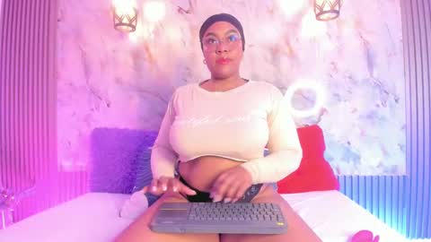 esmeralda online show from January 31, 9:05 am