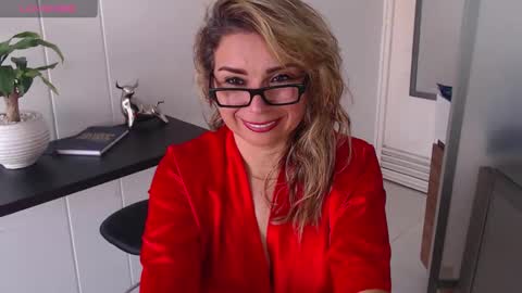 Juliana online show from December 14, 9:35 pm