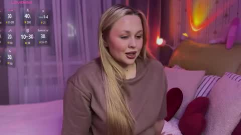 Estella online show from February 13, 4:08 pm