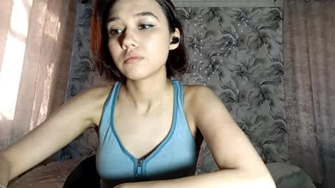 estellekirbo online show from April 3, 1:42 pm