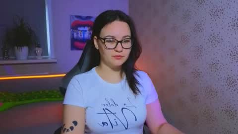 EsterPlayful online show from November 7, 9:15 am