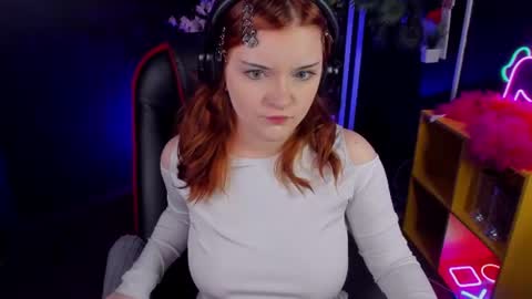 Ester  online show from August 9, 3:37 pm