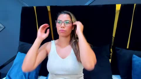 esther_xo online show from June 24, 4:11 am