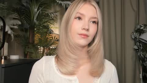 Natalie online show from December 15, 6:07 am