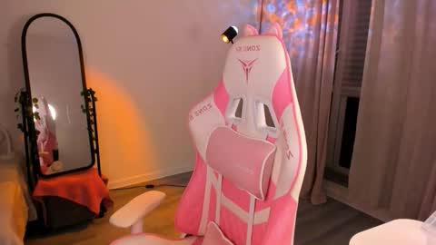 Eva Davis online show from March 9, 1:53 am