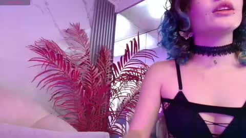 E V A online show from January 9, 9:19 pm