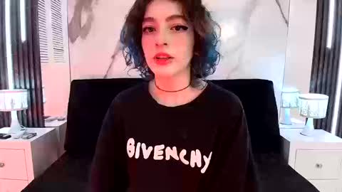 E V A online show from October 21, 7:40 pm