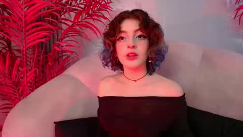 E V A online show from December 4, 8:42 pm