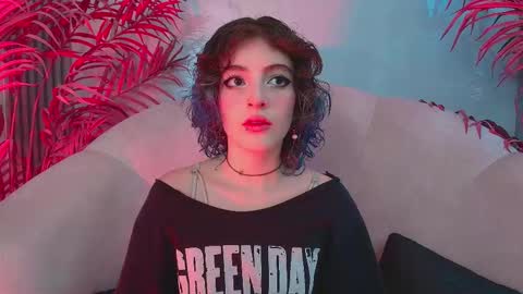 E V A online show from November 6, 8:15 pm