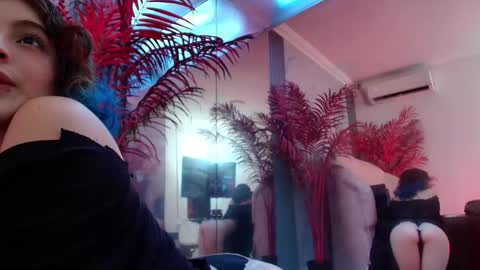 E V A online show from December 1, 8:00 pm