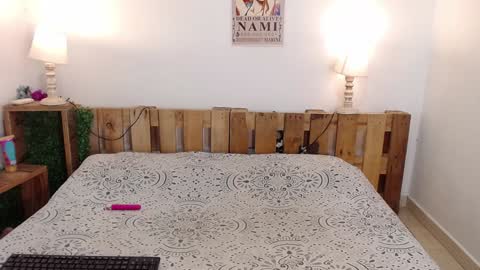 E V A online show from December 10, 7:54 pm